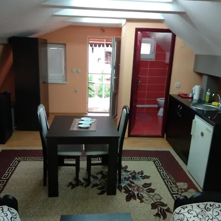 Small Apartment At Center Of The City Nis Exterior photo
